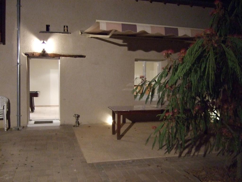 Les Escargots Bed and Breakfast Vauchrétien Εξωτερικό φωτογραφία